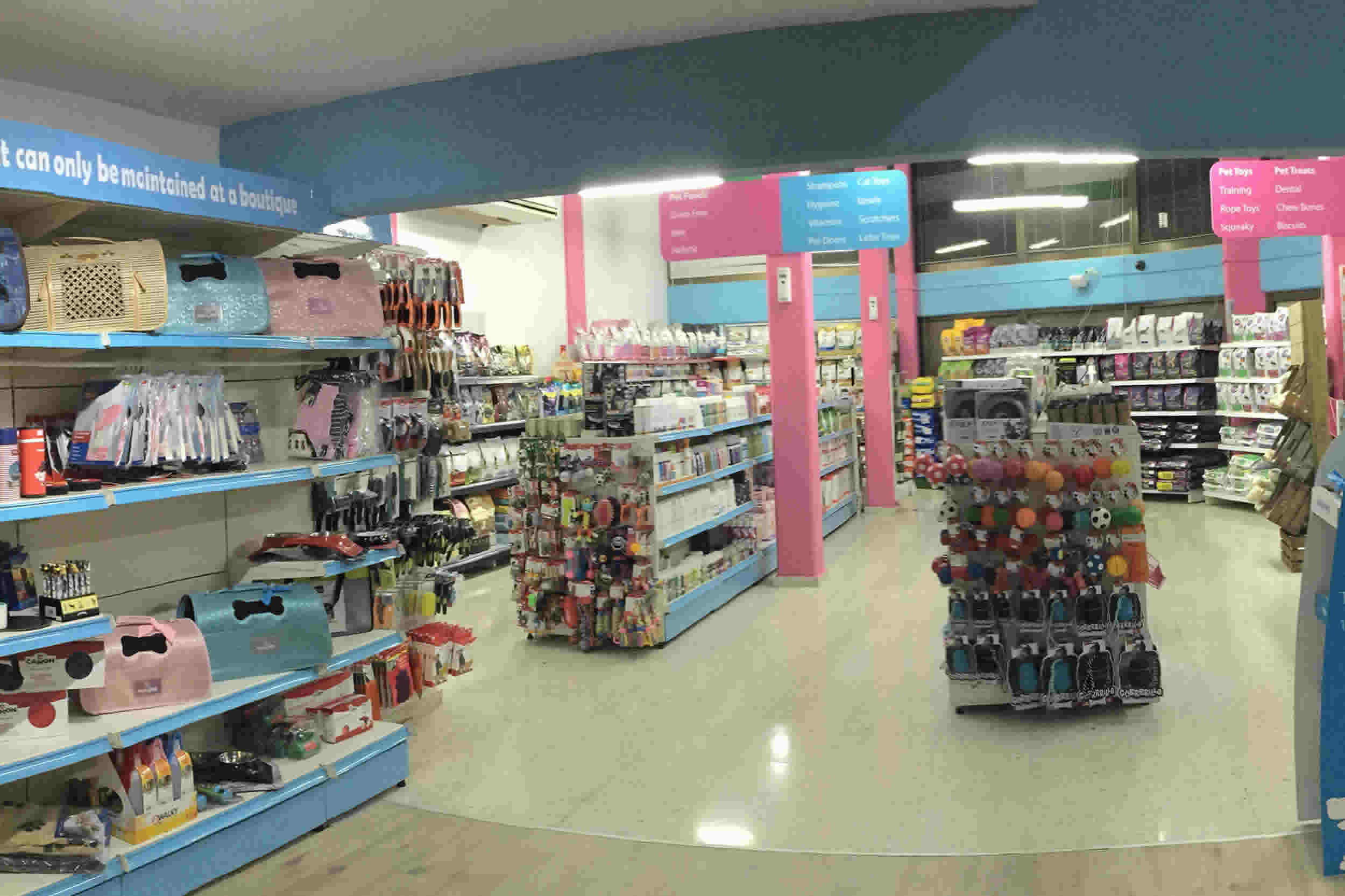 THEOS PET SUPERMARKET INSIDE